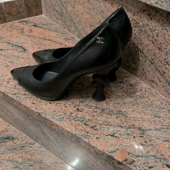 CHANEL PATENT LEATHER PUMPS IN SIZE 40C - Picture 5 of 7